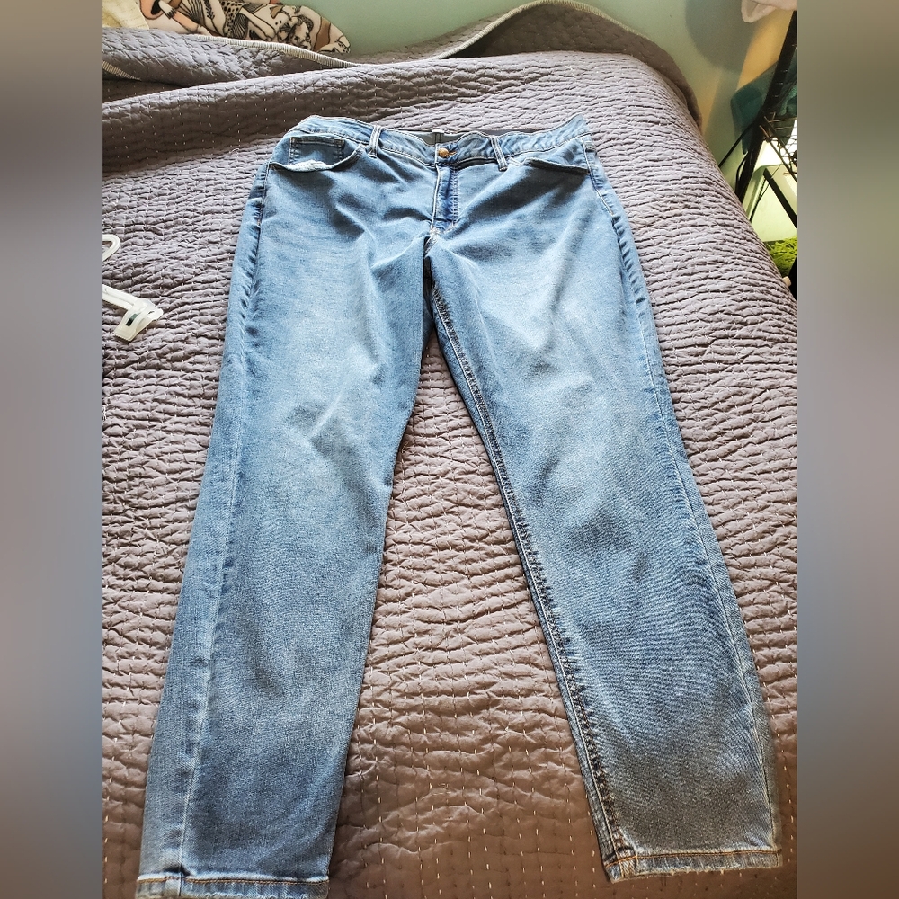 Ava & Viv Medium Wash Denim Jeans